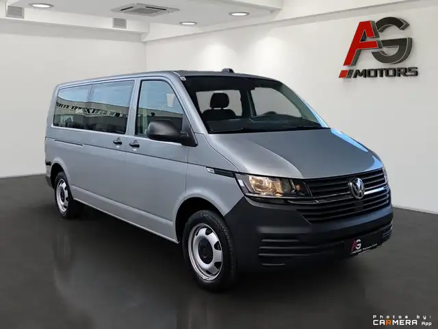 Volkswagen Transporter view 3