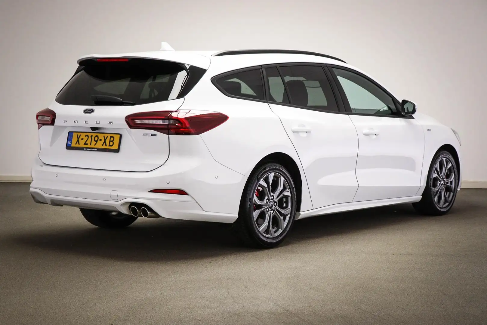 Ford Focus Wagon 1.0 EcoBoost Hybrid ST Line X | WINTER / DRI Wit - 2