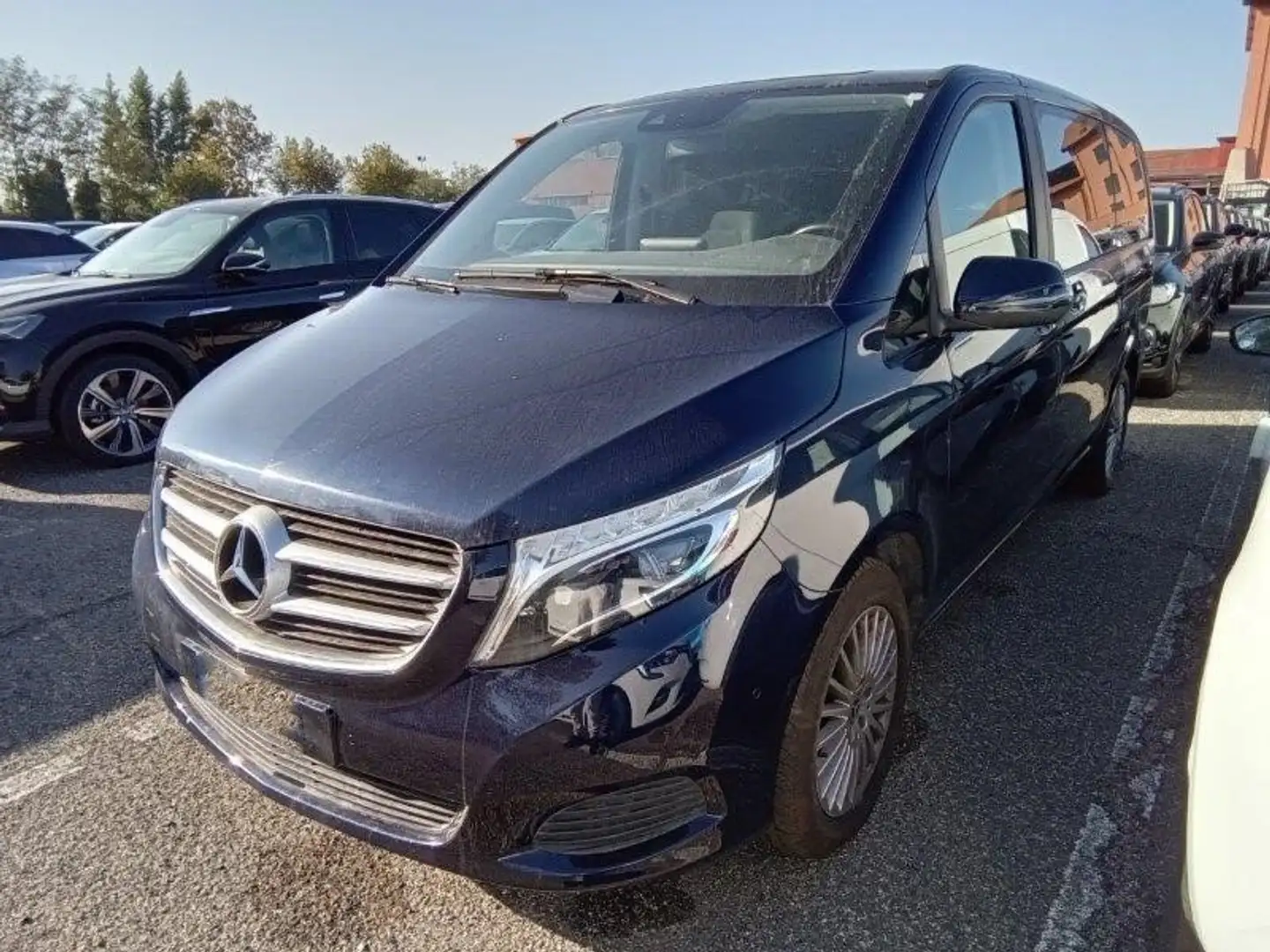 Mercedes-Benz V Long 220 d Premium Business 4matic automatica Blau - 1