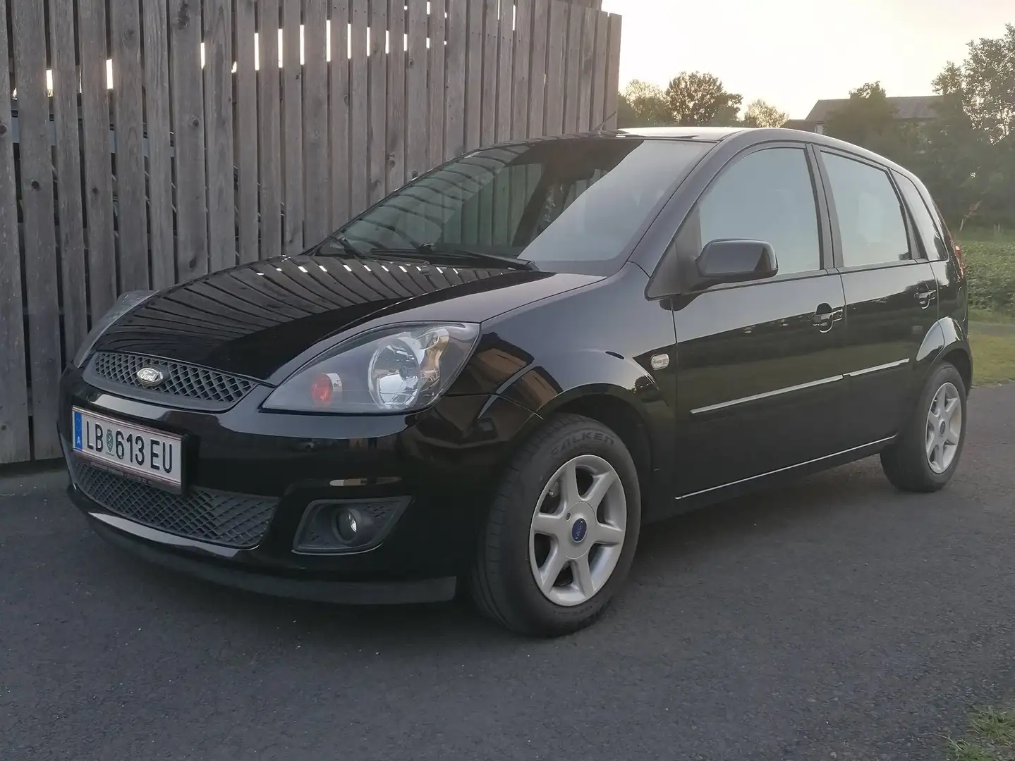 Ford Fiesta Fiesta Fifty 1,3 8V Fifty Schwarz - 2