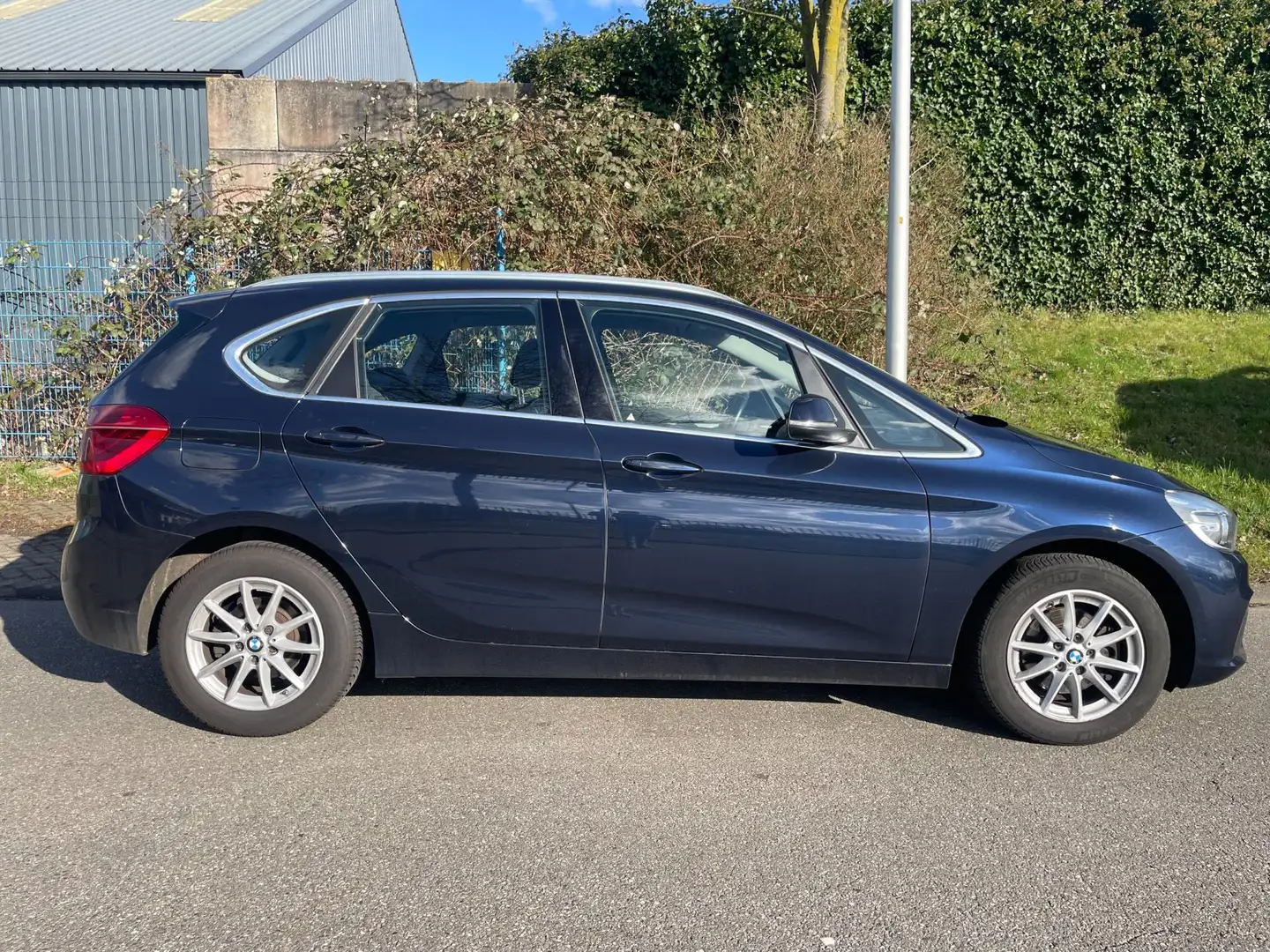 BMW 218 2-serie Active Tourer 218d Essential - Automaat - Blauw - 2
