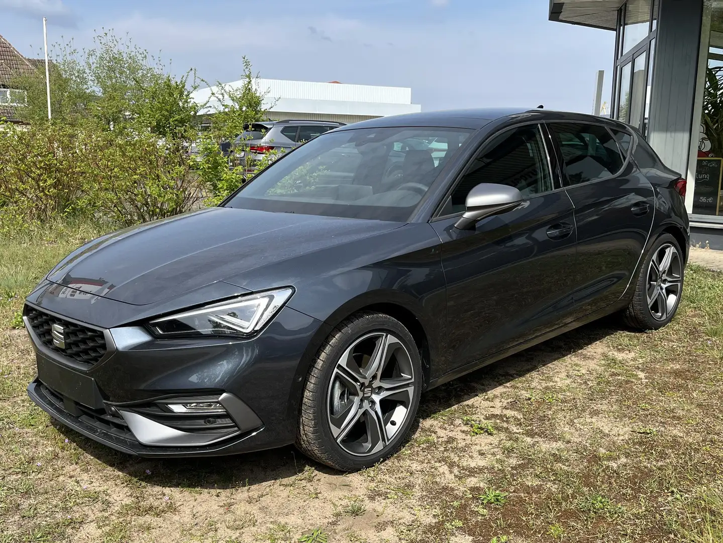 SEAT Leon 1.5 eTSI OPF DSG FR Grijs - 1