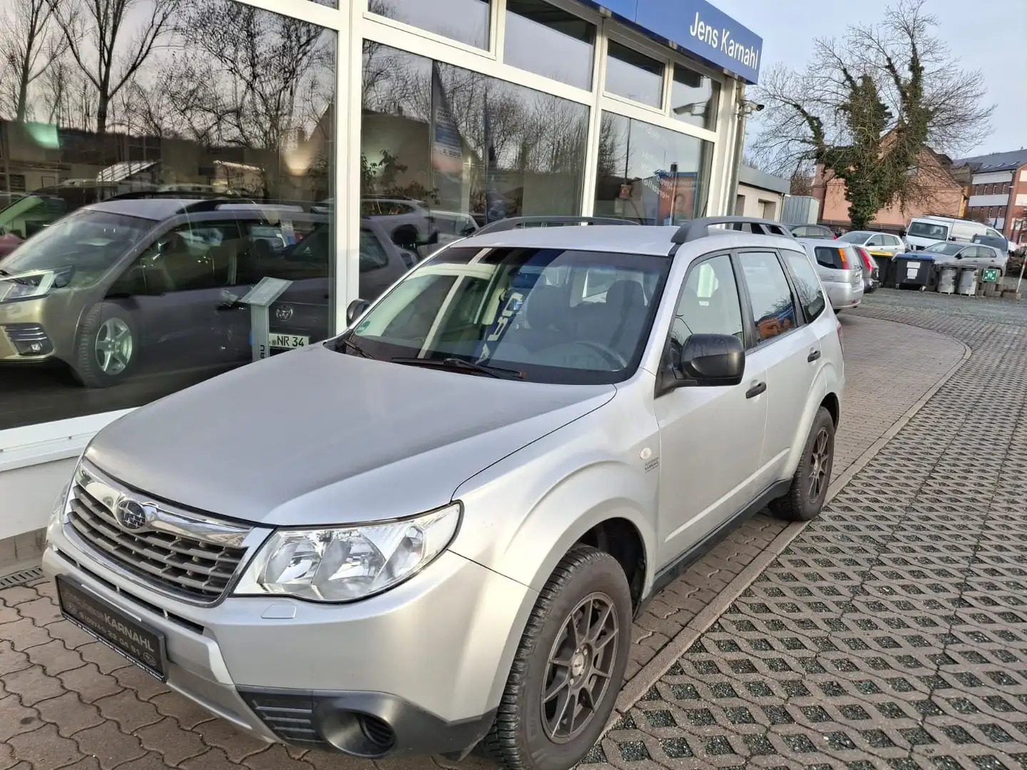 Subaru Forester Active 2.0X MT AHK Silber - 1