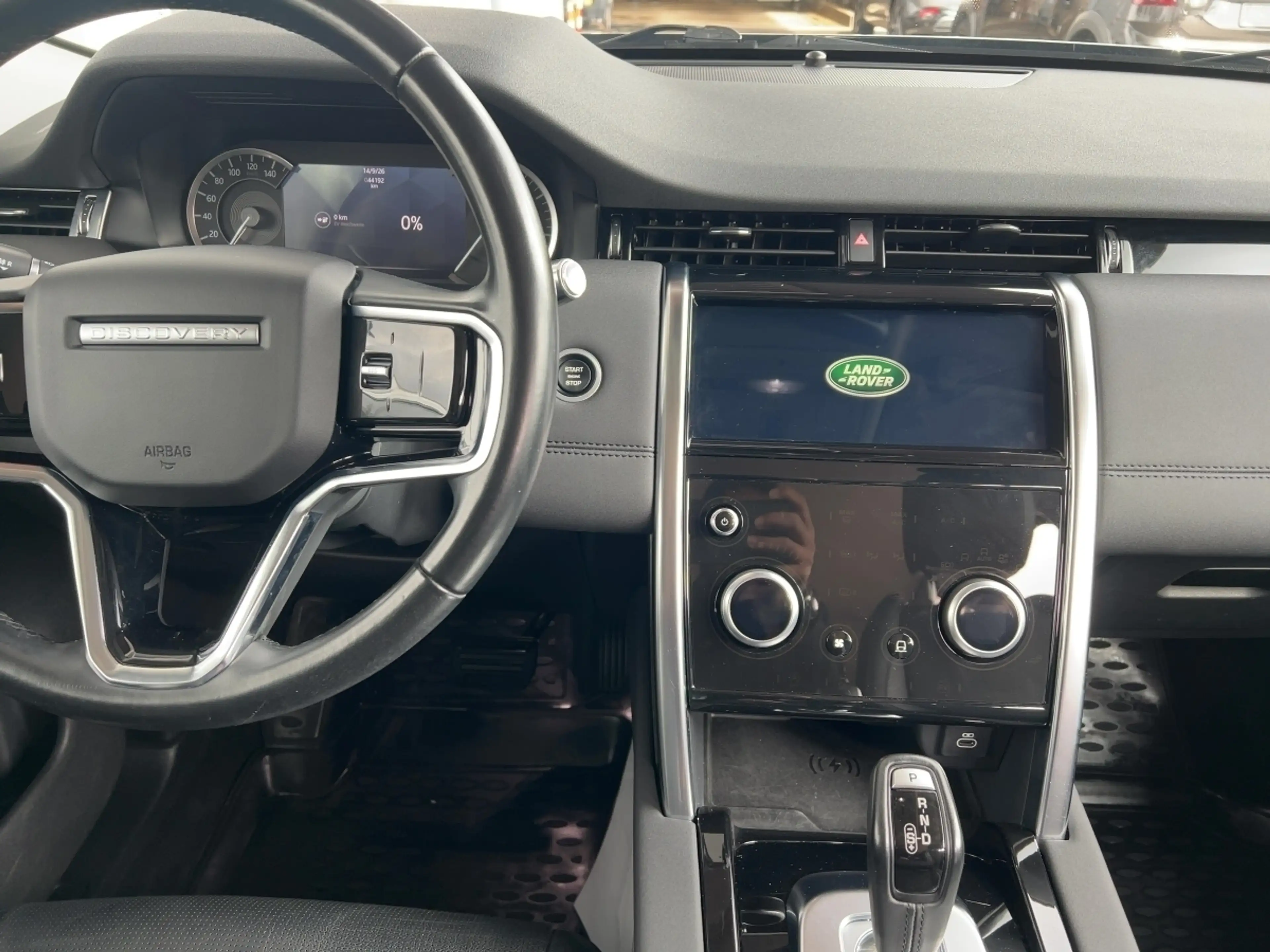 Land Rover Discovery Sport Hybrid S AWD — photo 12