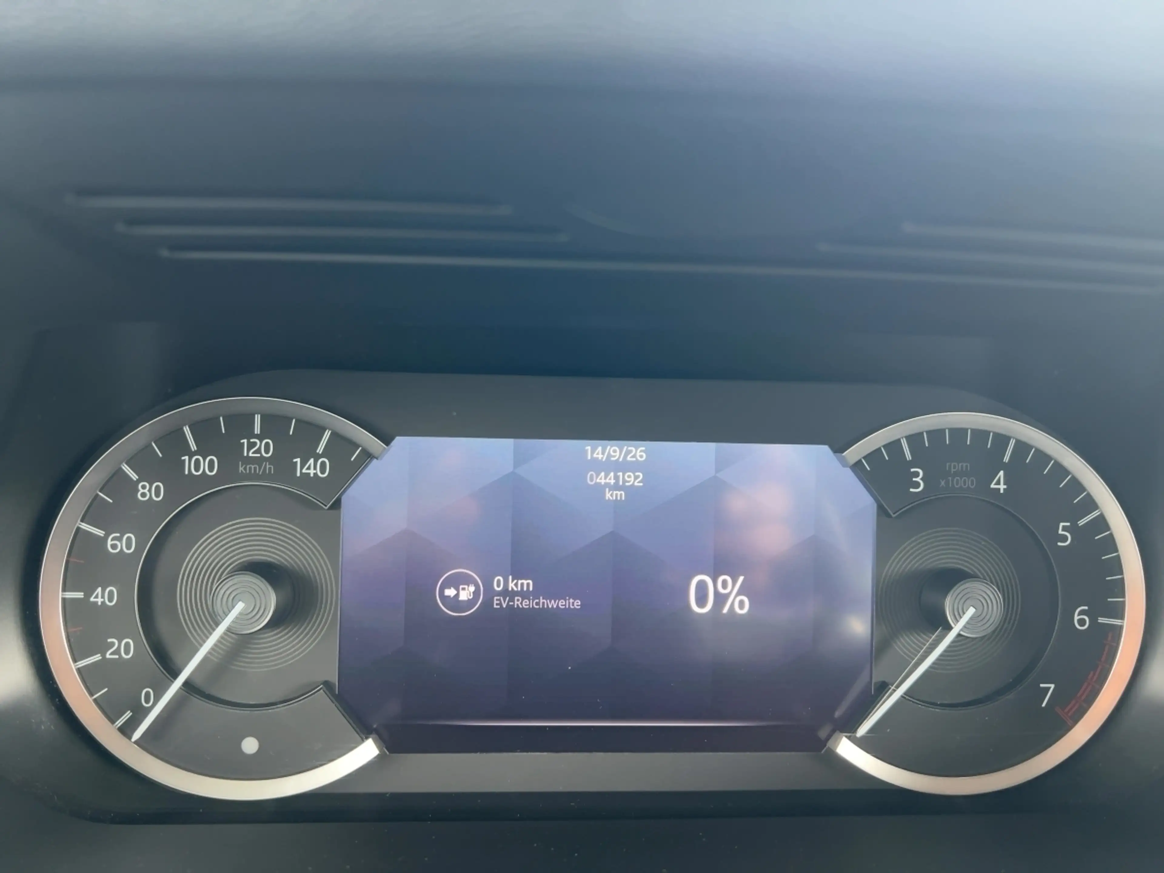 Land Rover Discovery Sport Hybrid S AWD — photo 13