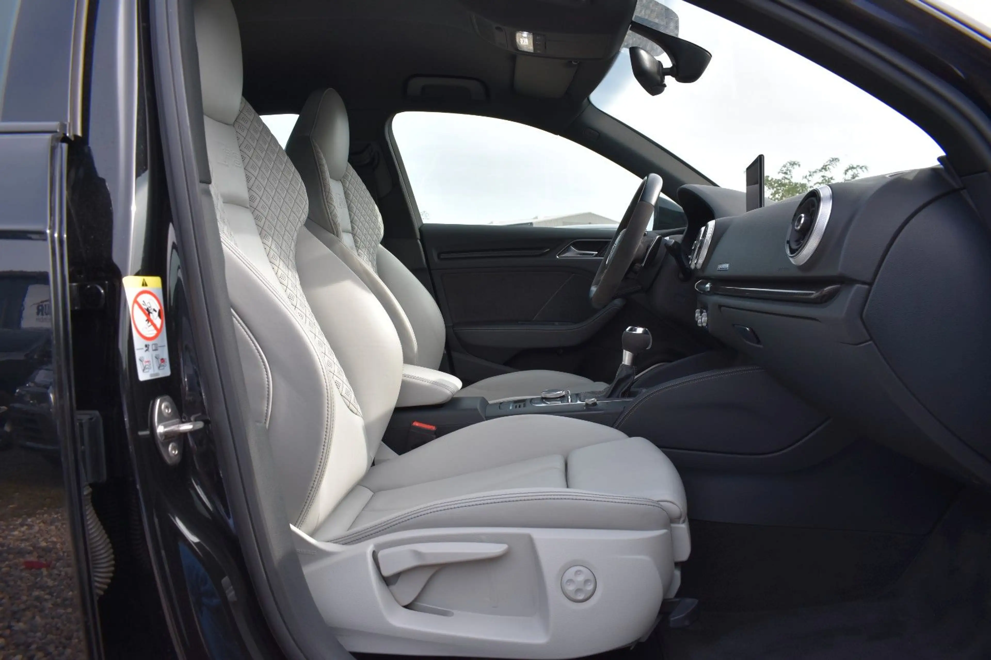 Audi RS3 Sportback 2.5 TFSI quattro Keyless /B&O/ — photo 11