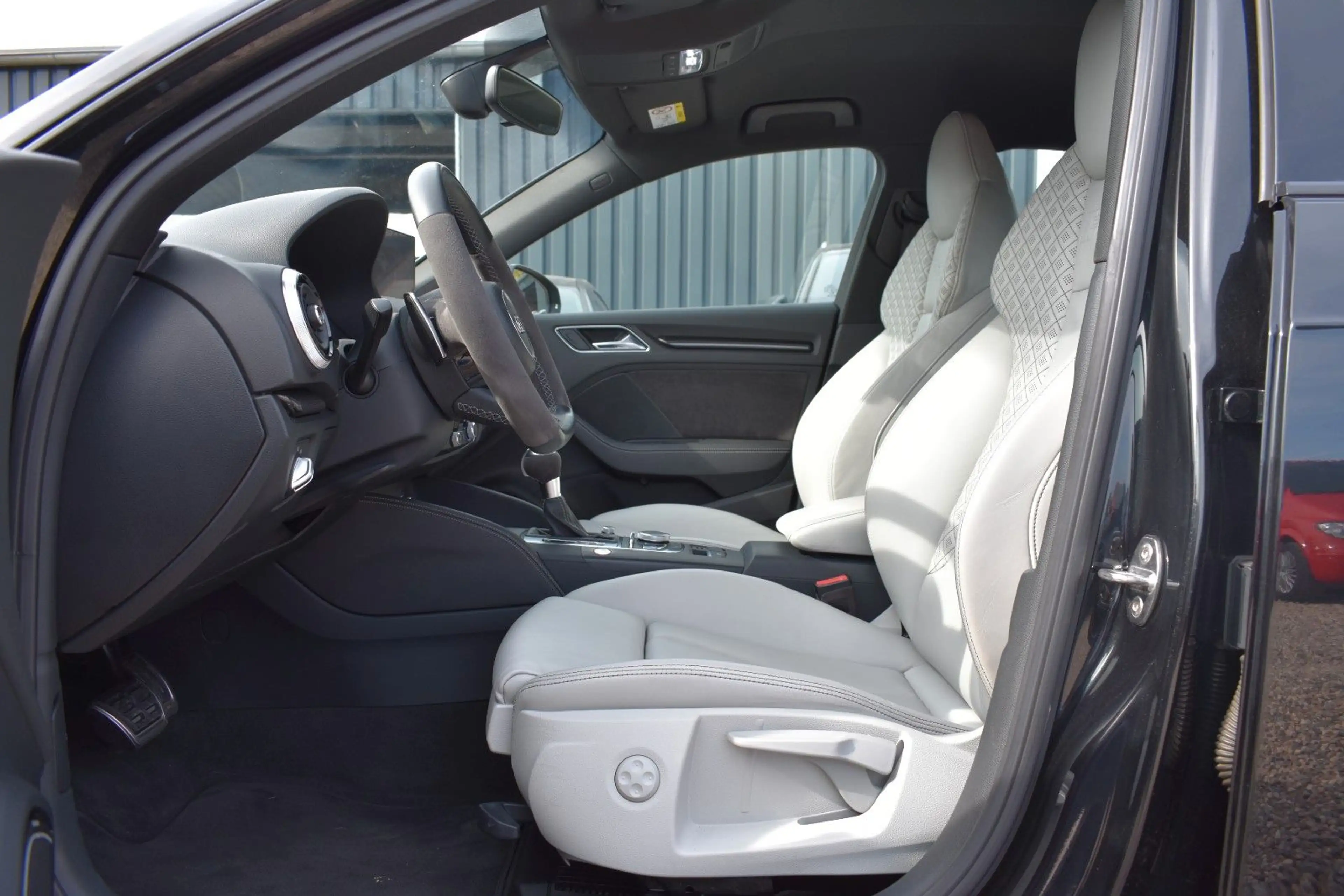 Audi RS3 Sportback 2.5 TFSI quattro Keyless /B&O/ — photo 10