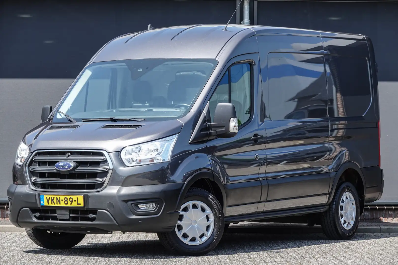 Ford Transit L2H2 2.0Tdci 170Pk Aut. | Trend | Achteruitrijcame Grijs - 1