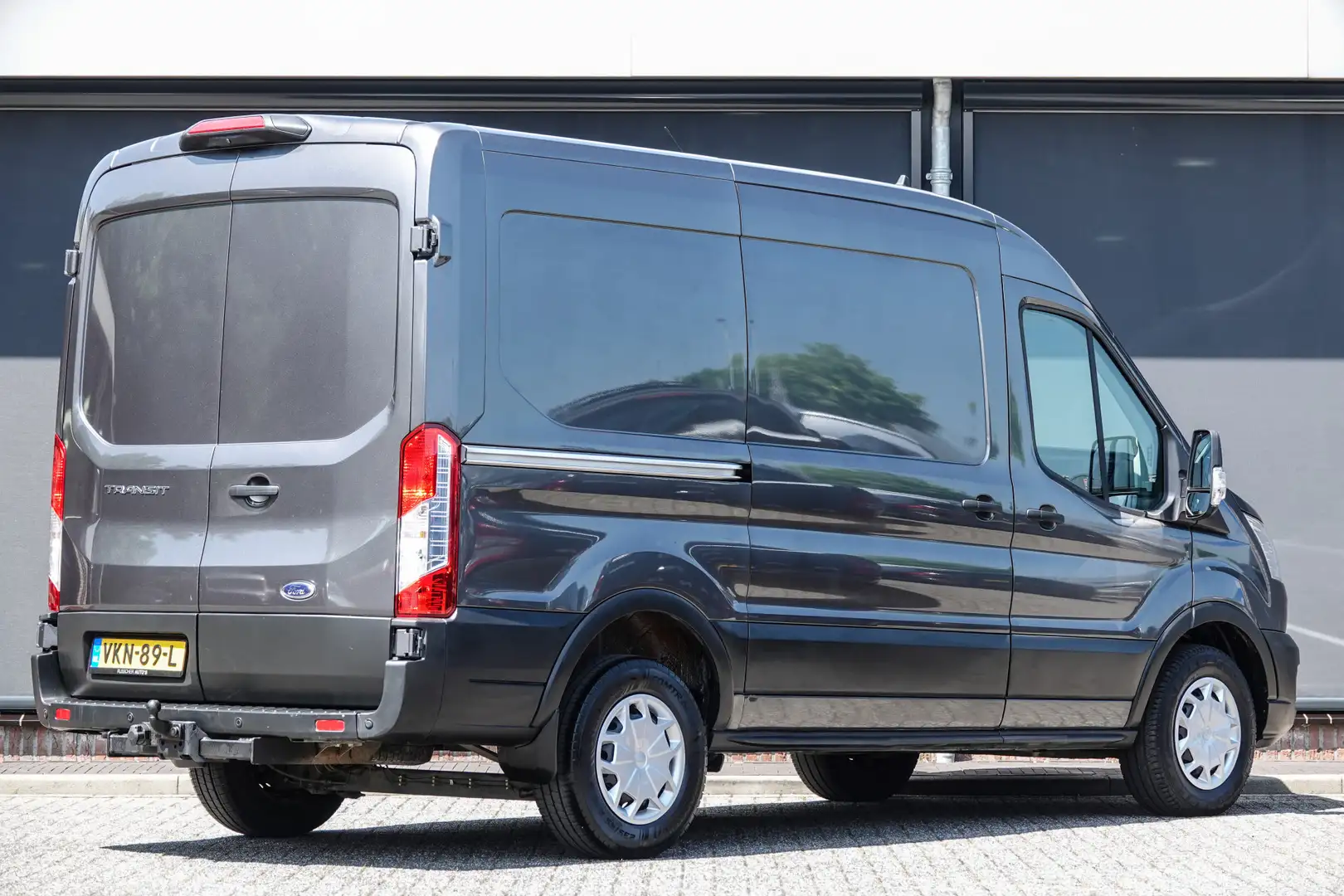 Ford Transit L2H2 2.0Tdci 170Pk Aut. | Trend | Achteruitrijcame Grijs - 2