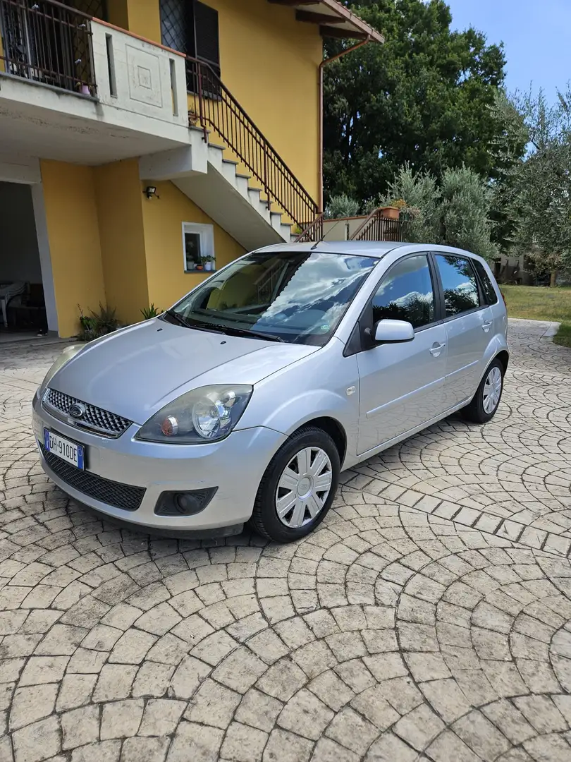 Ford Fiesta 5p 1.8 tddi Ghia - 2