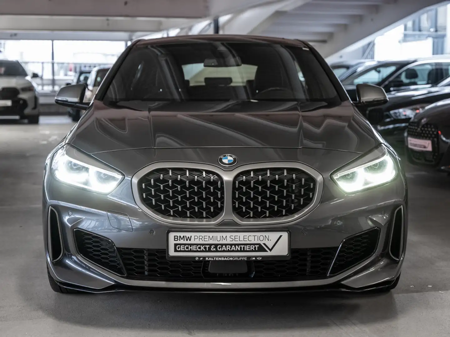 BMW 135 Mi xDrive PANO LED W-LAN NAVI SHZ PDC Grau - 2