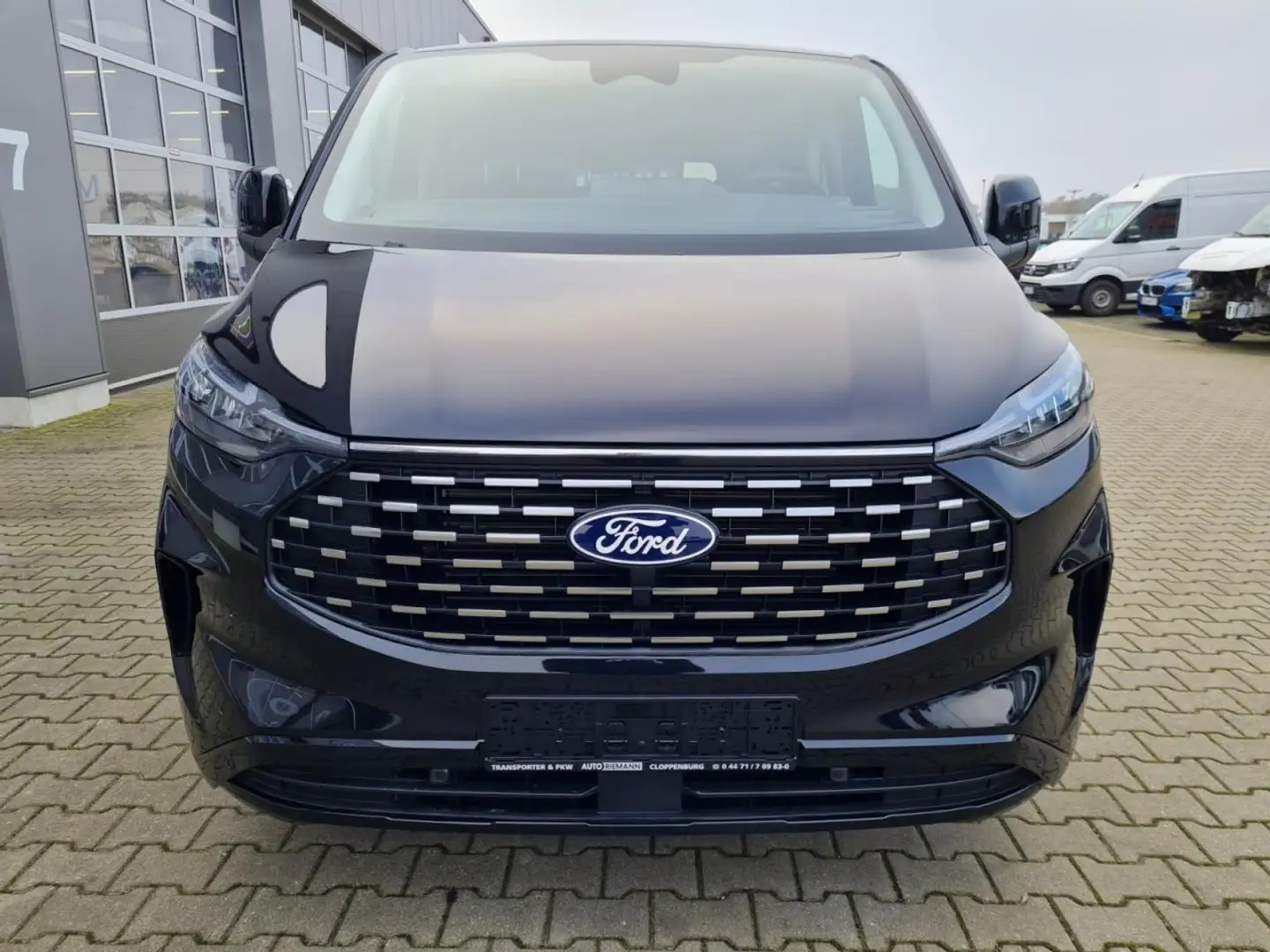 Ford Tourneo Custom 320 L2 Titanium 9 Sitze STANDHZ Klima Schwarz - 2