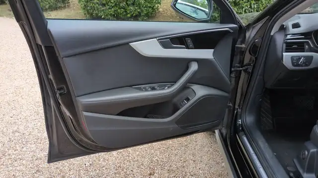 Audi A4 view 7