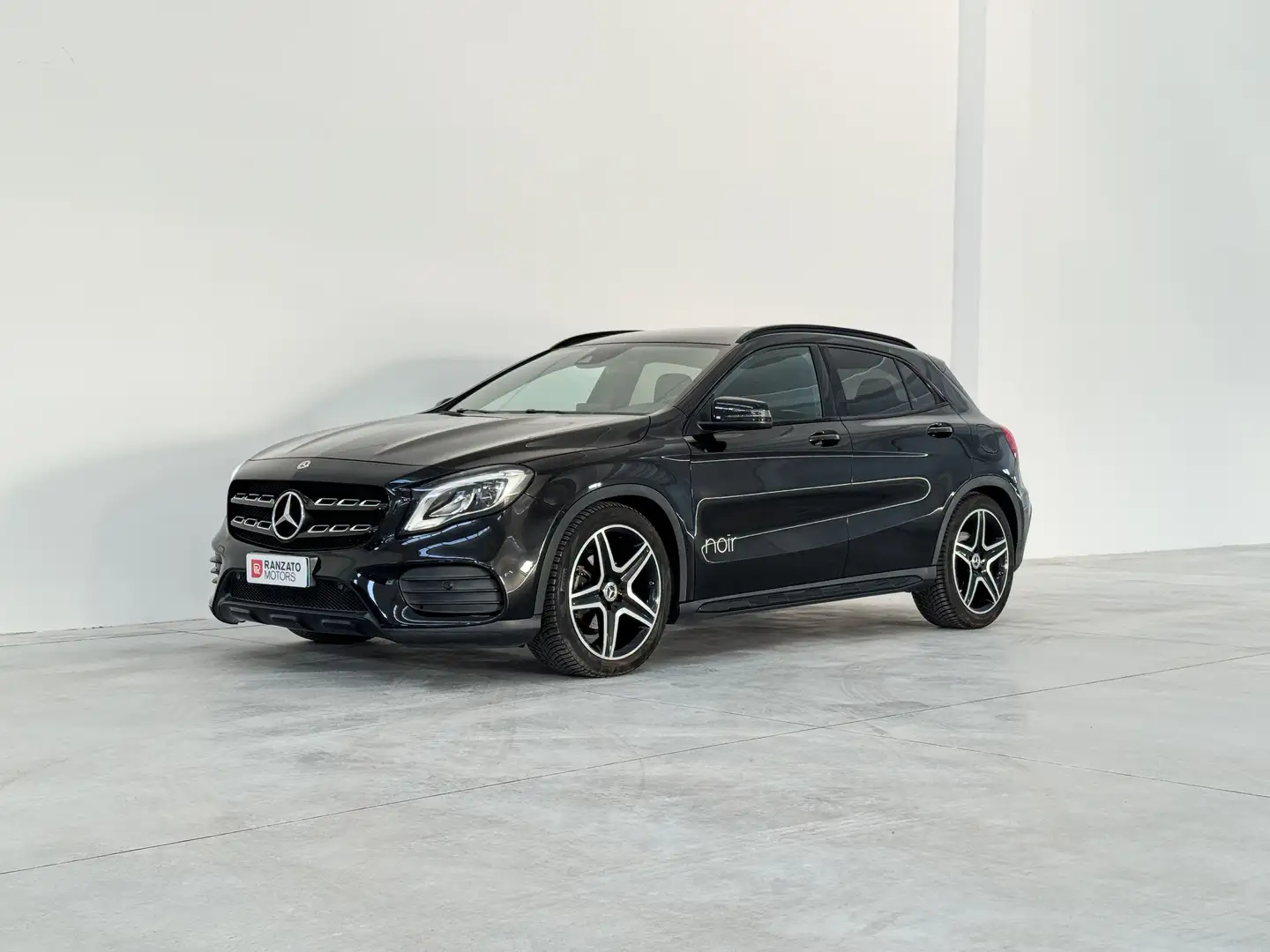 Mercedes-Benz GLA 200 d Premium AMG auto Noir - 1