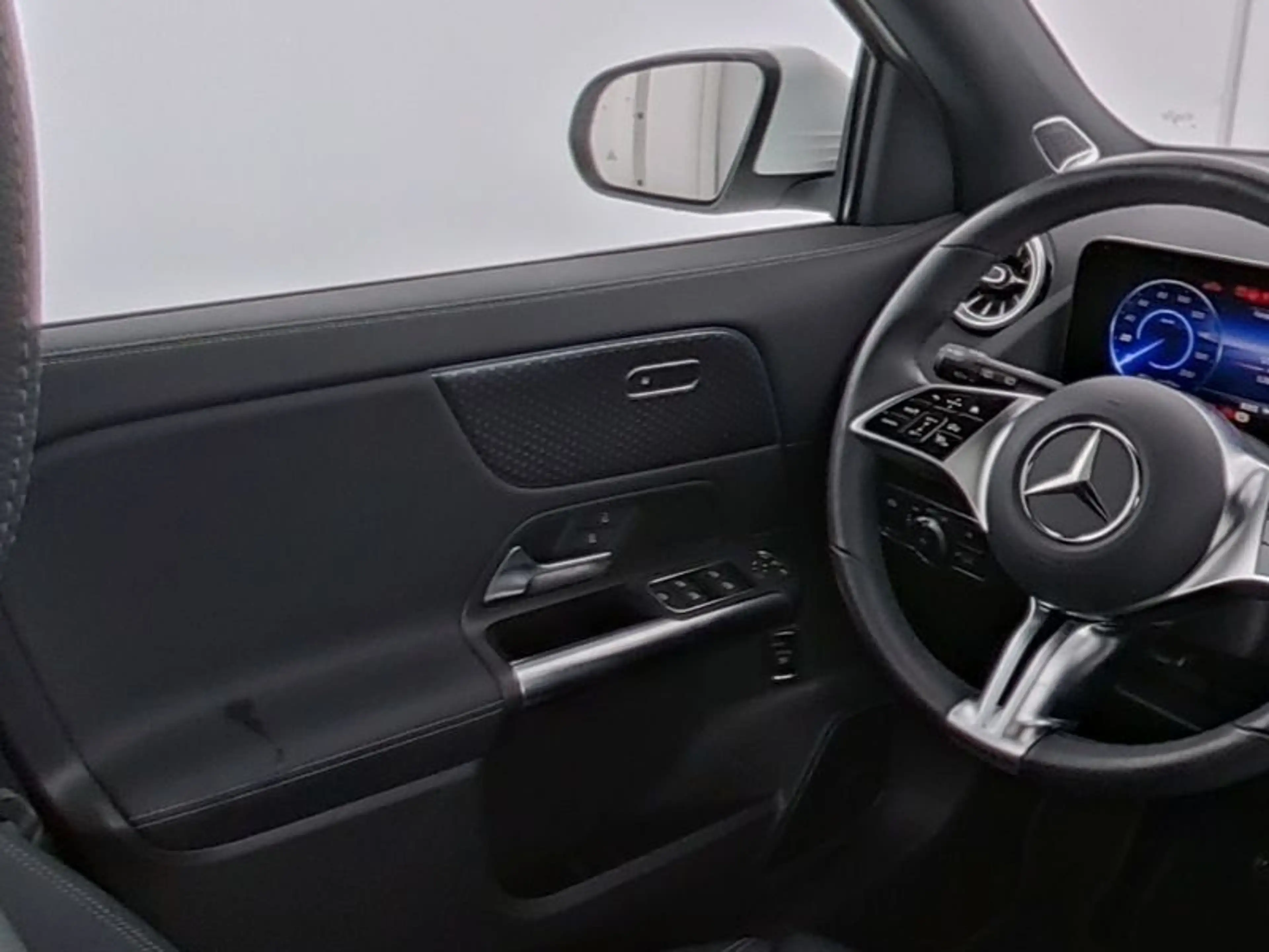 Mercedes-Benz EQA 250 PROGR-ADV PANO BURMESTER WINTER WDGS LED — photo 10