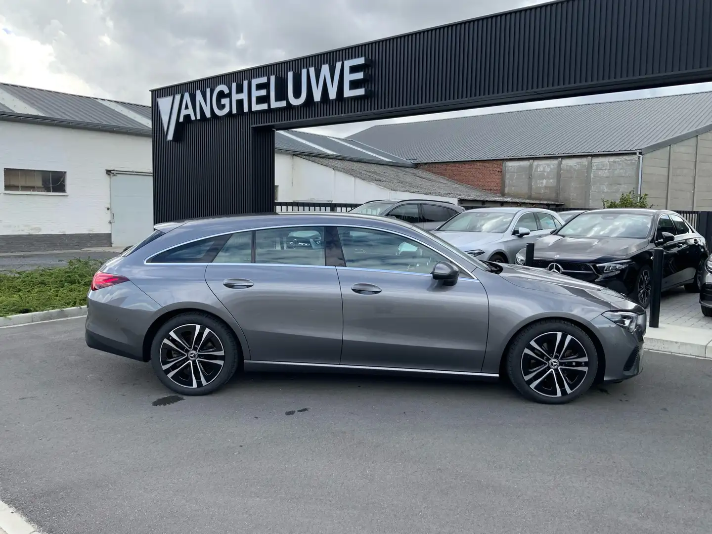 Mercedes-Benz CLA 180 Shooting Brake 7G-DCT Progressive Line Advanced Gris - 1