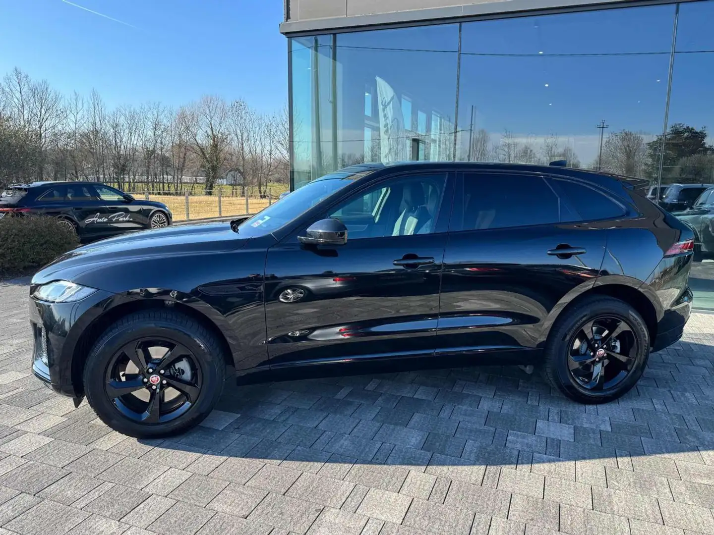 Jaguar F-Pace 2.0 D 204 CV AWD aut. R-Dynamic Black Schwarz - 2