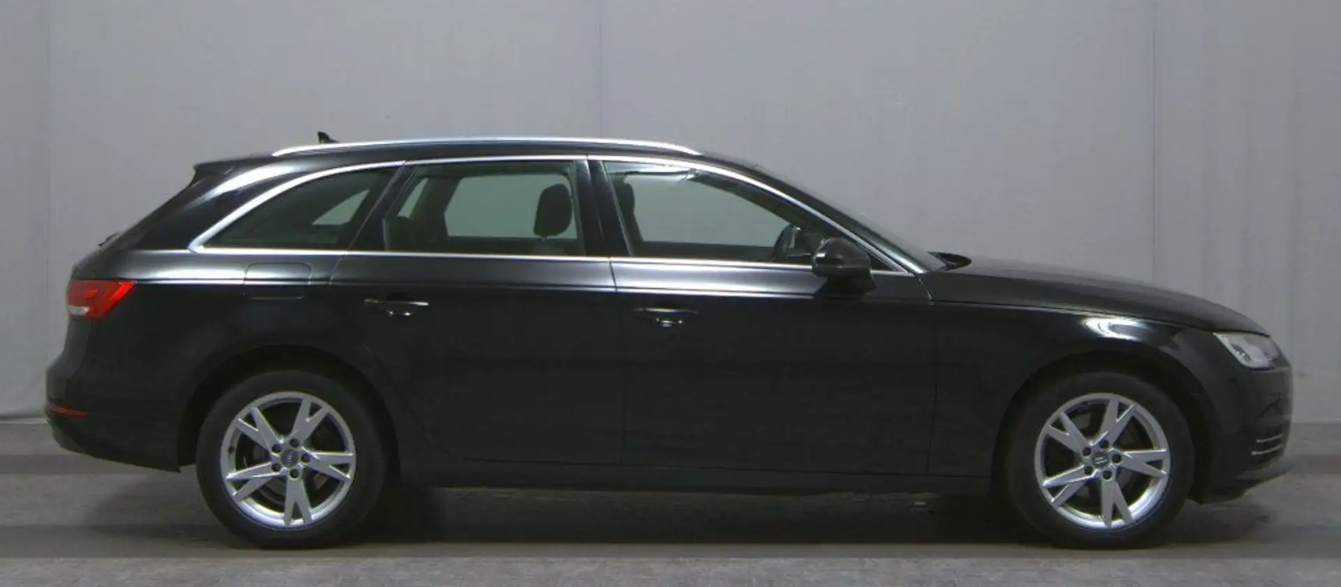 Audi A4 V (B9) 2.0 TDI 150ch Noir - 2