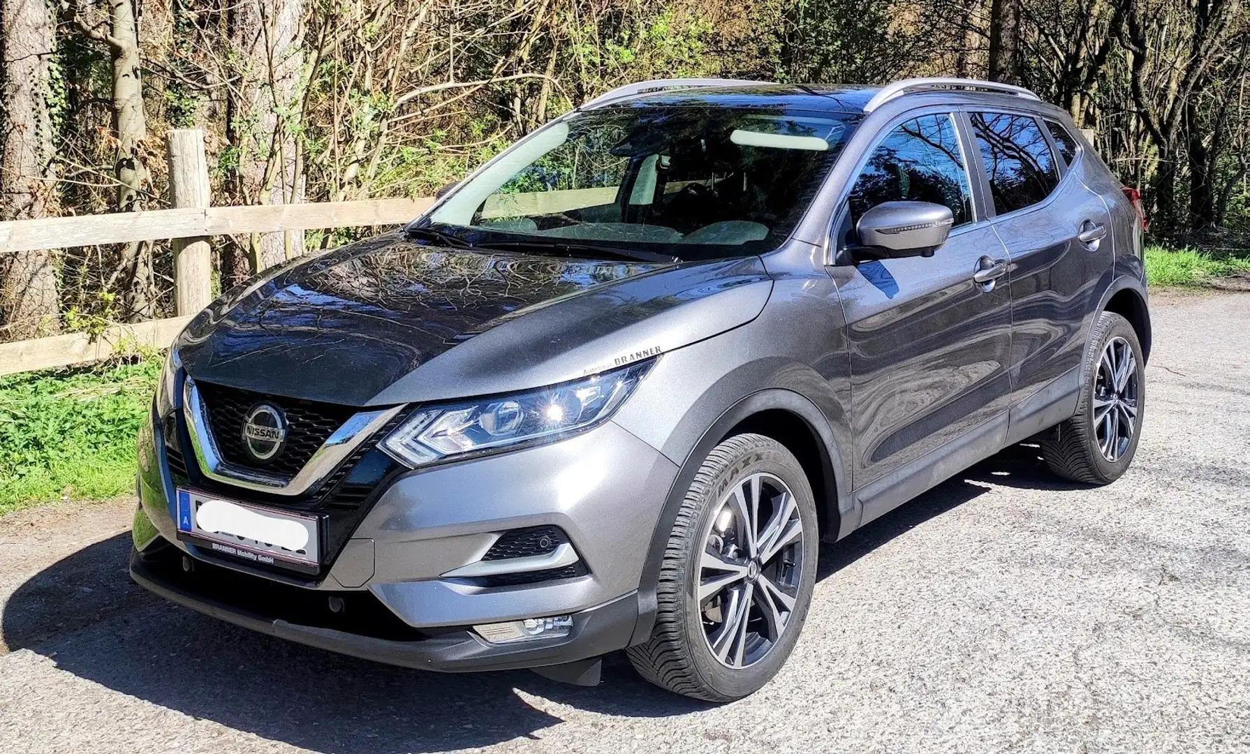 Nissan Qashqai Qashqai 1,3 DIG-T Zama DCT Aut. Zama Grau - 2