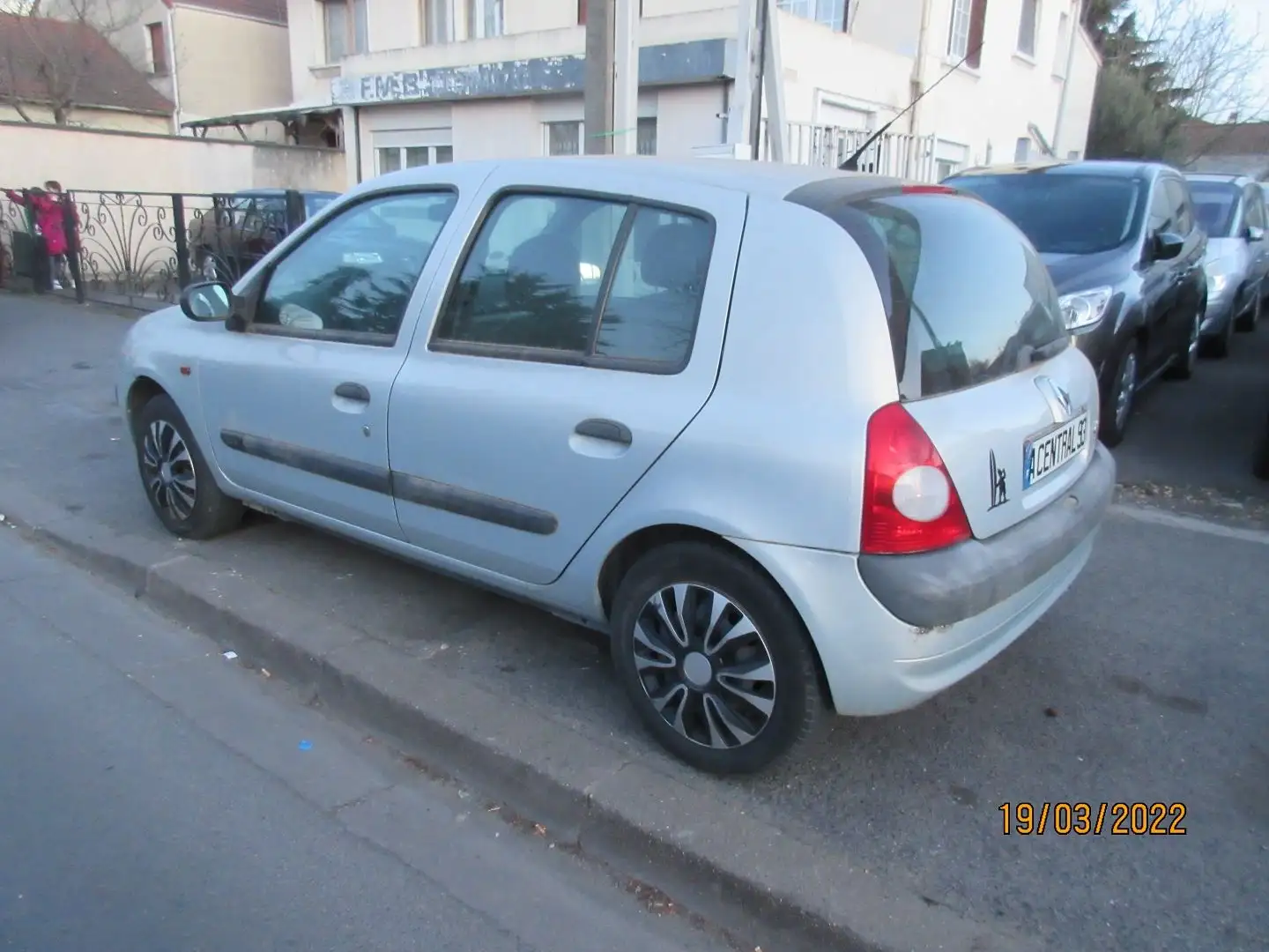 Renault Clio 1.2 16V 75CH EXTRÊME 5P Gris - 1