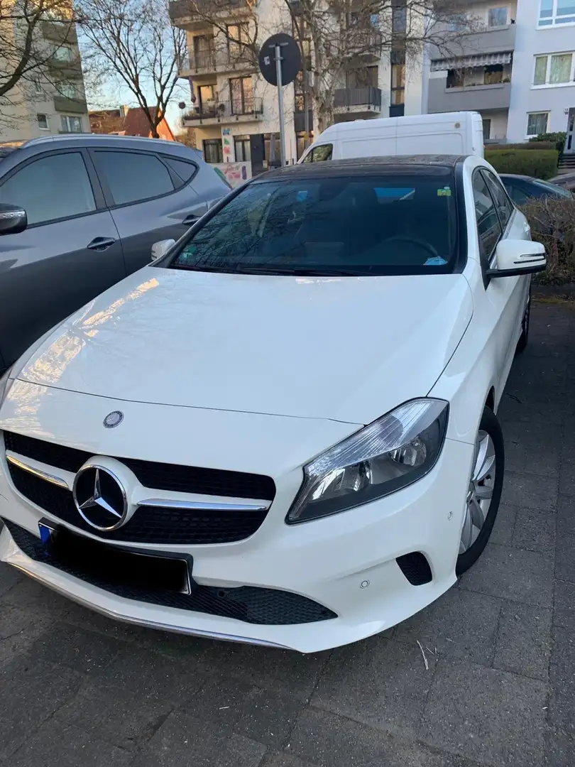 Mercedes-Benz 180 A180de Blanc - 1