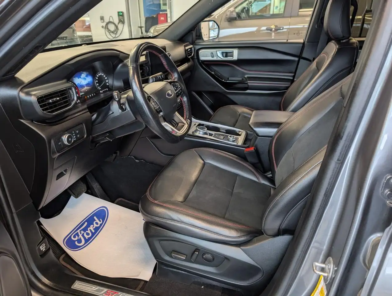 Ford Explorer снимка Ford Explorer
