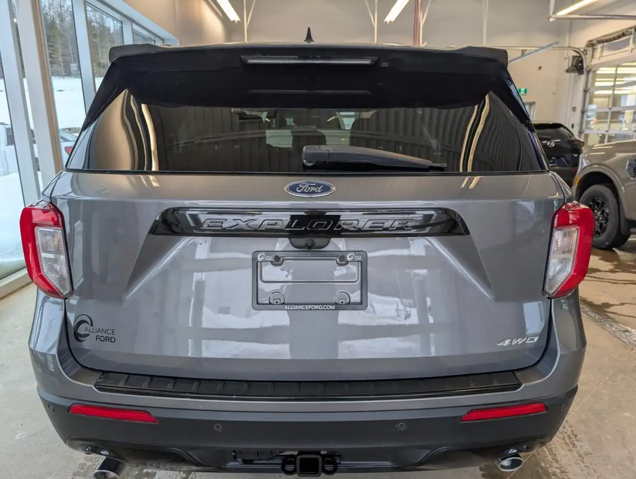 Ford Explorer снимка Ford Explorer