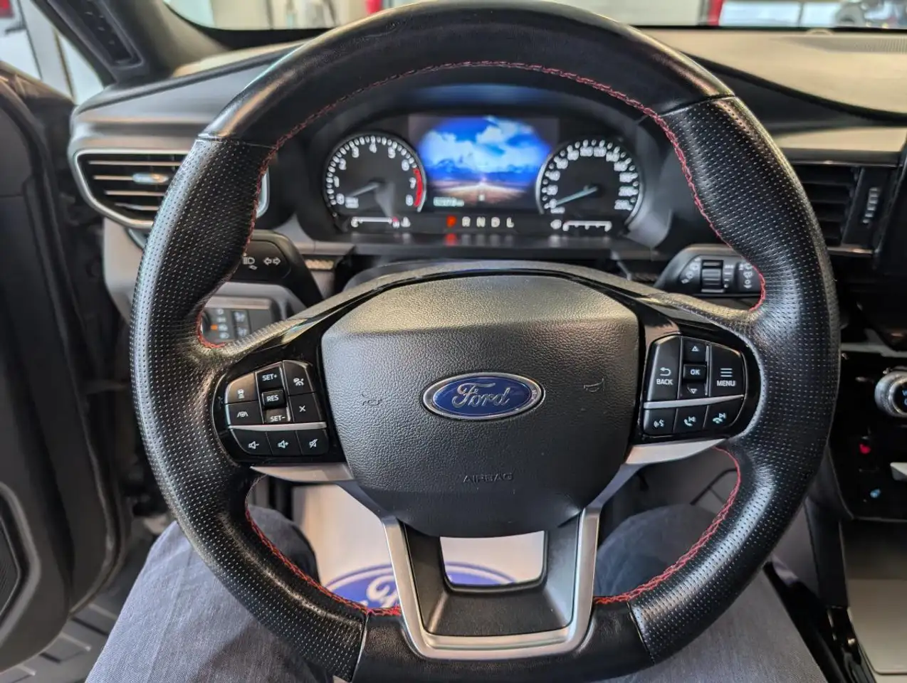 Ford Explorer снимка Ford Explorer