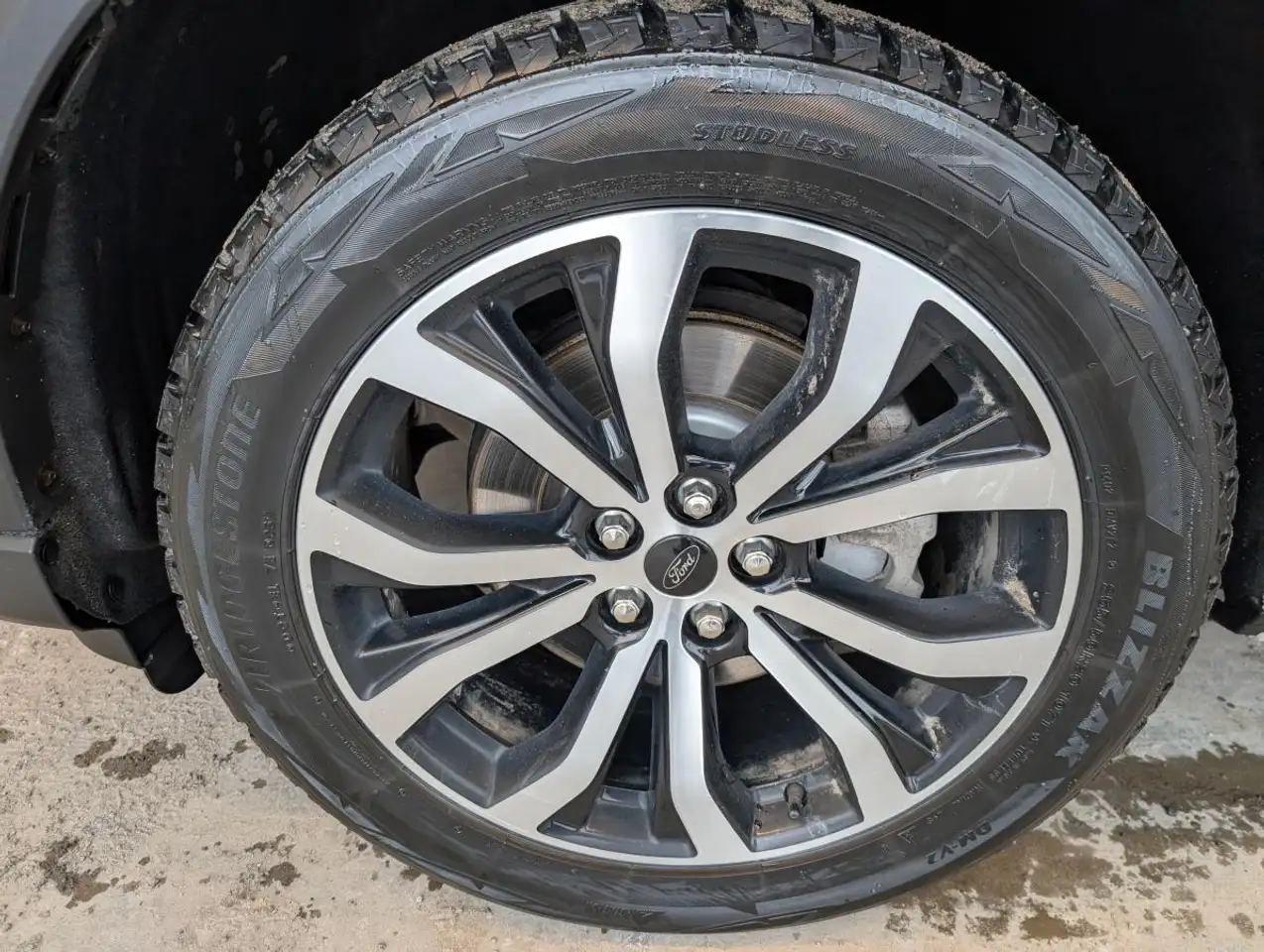 Ford Explorer снимка Ford Explorer