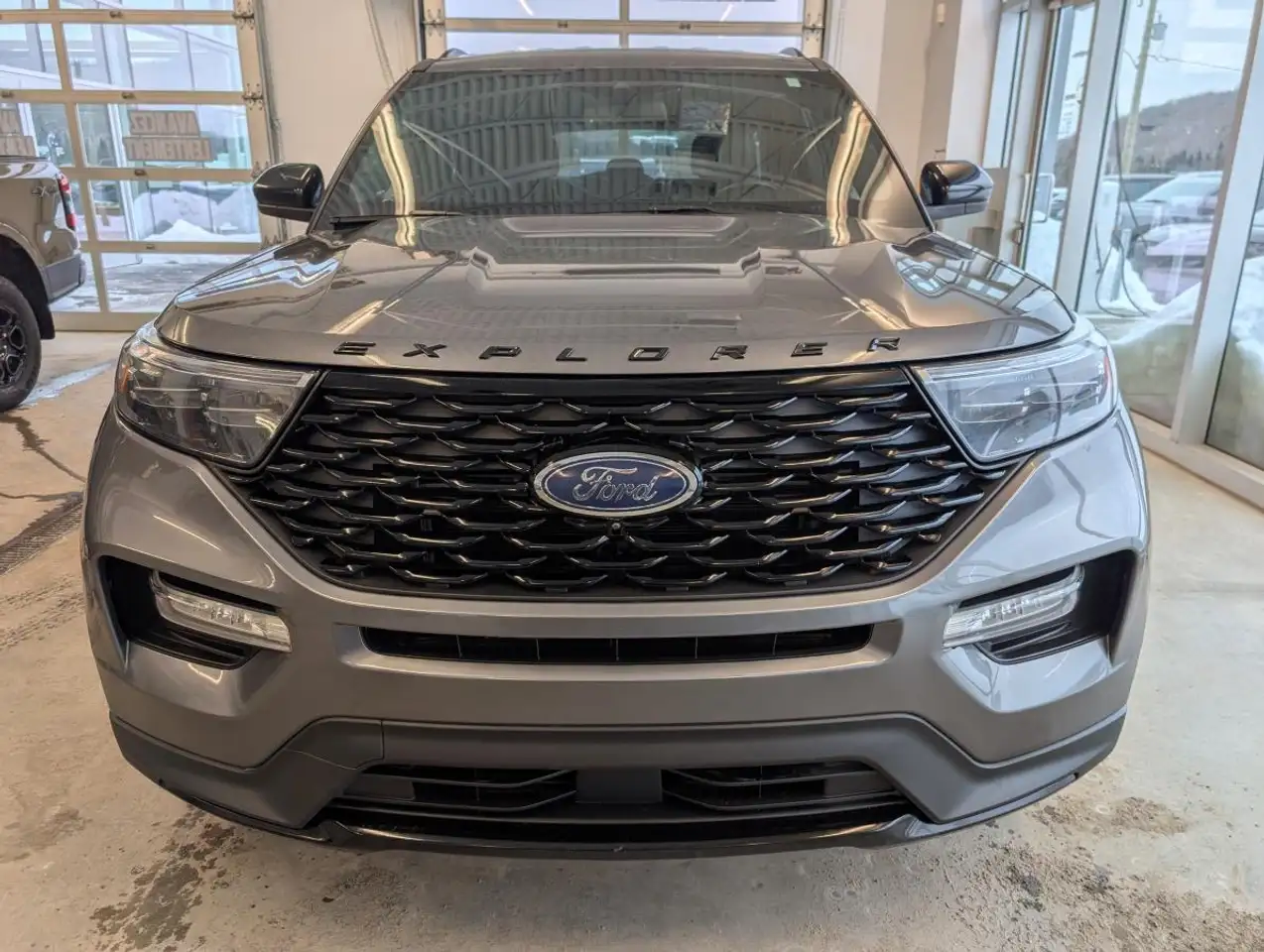 Ford Explorer снимка Ford Explorer