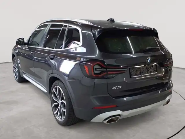 BMW X3 view 5