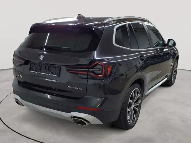 BMW X3 view 4