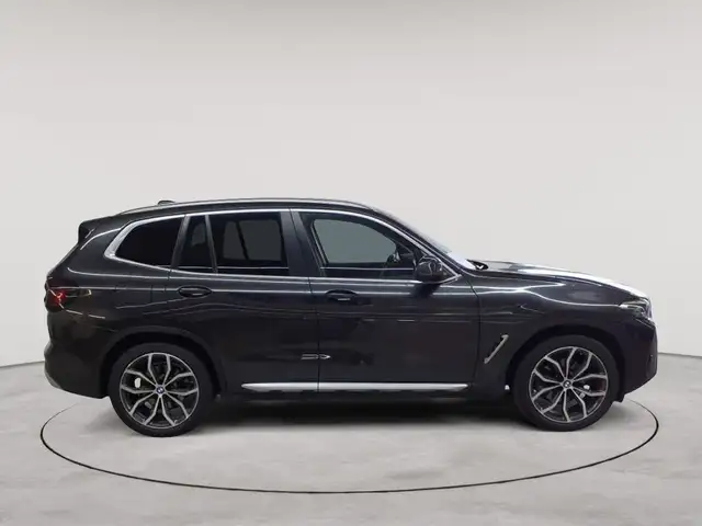 BMW X3 view 3