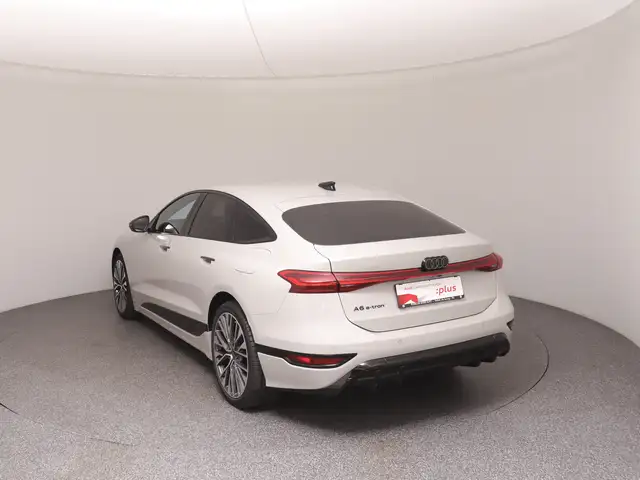 Audi E-Tron view 5