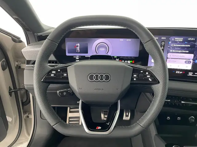 Audi E-Tron view 13