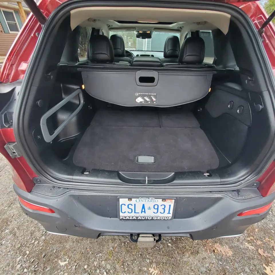 Jeep Cherokee снимка Jeep Cherokee