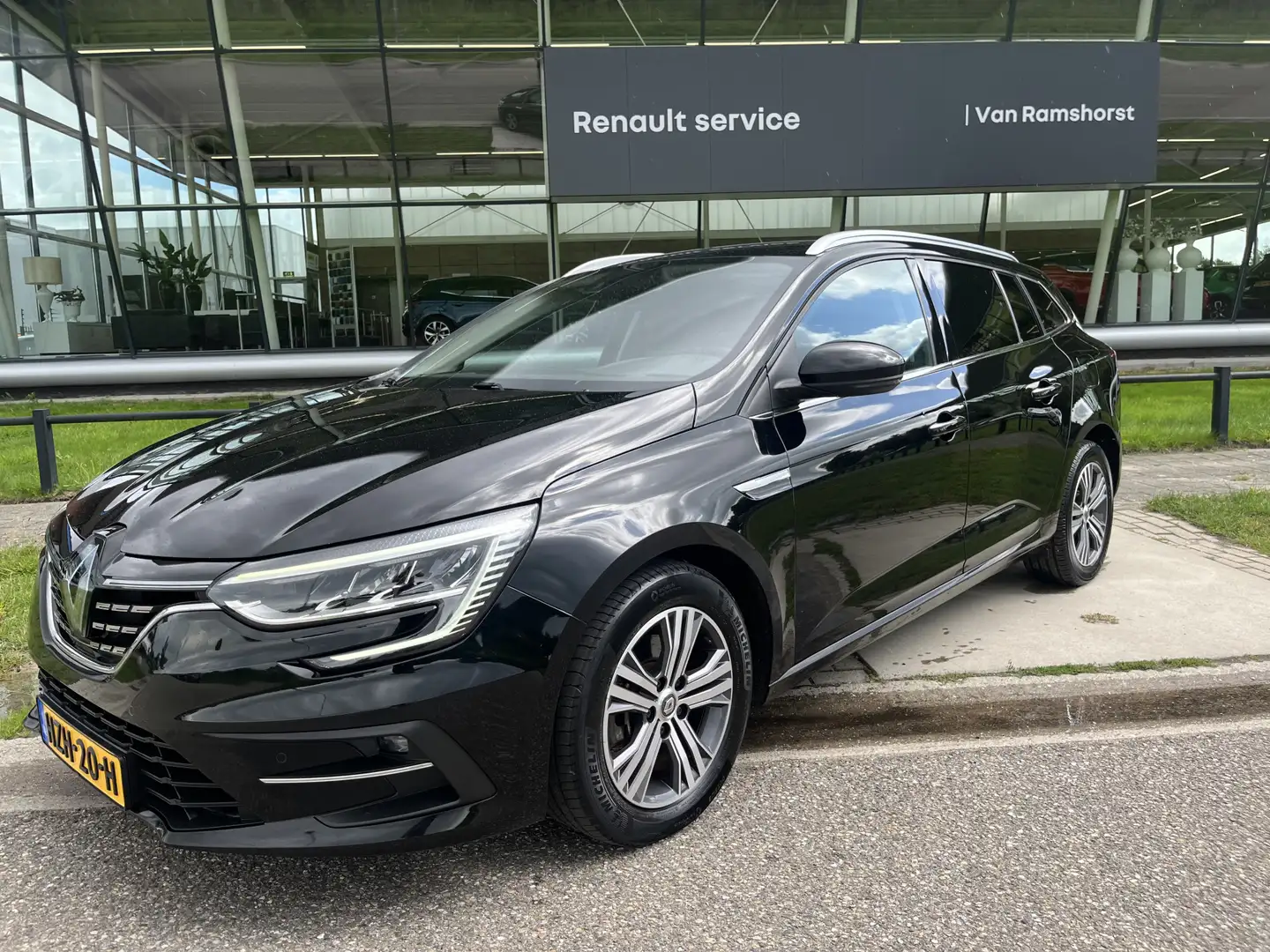 Renault Megane E-Tech Estate 1.6 Plug-In Hybrid 160 Intens / Automaat / Noir - 1