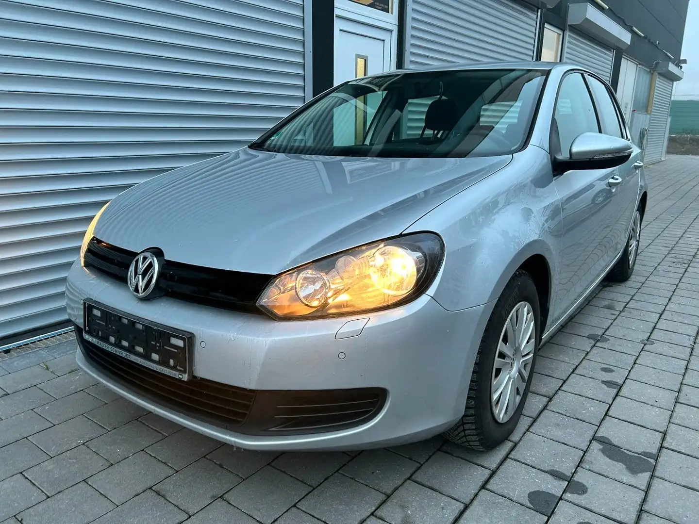 Volkswagen Golf VI Trendline/DSG/SHZ/4-Tür. Silber - 1