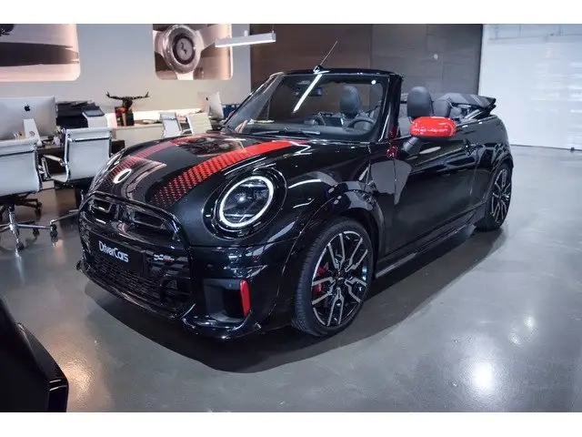 Mini Convertible view 2
