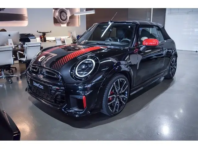 Mini Convertible view 4