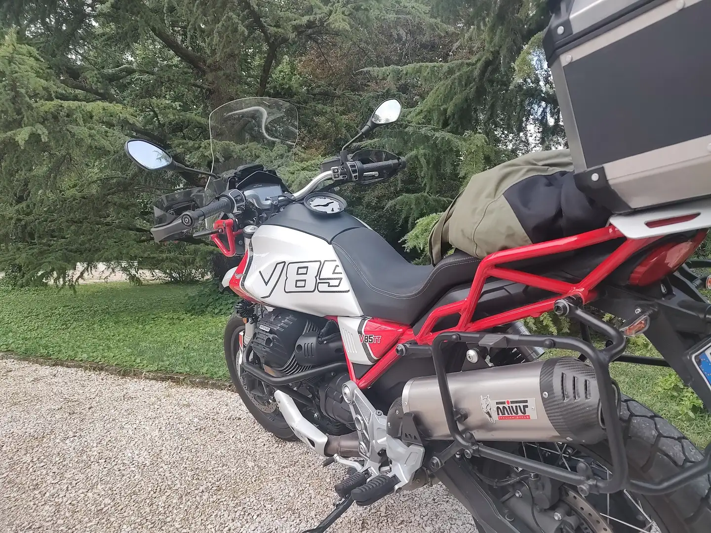 Moto Guzzi V 85 TT Evocative Graphic Rosso - 2