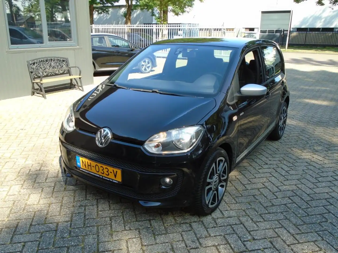Volkswagen up! 1.0 high up! BlueMotion Zwart - 2