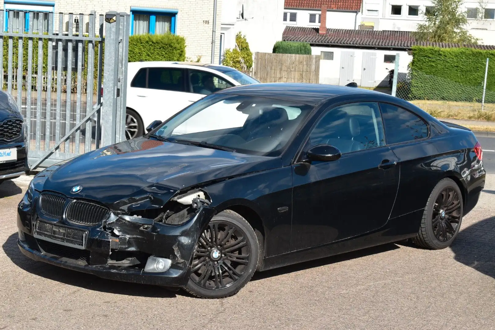 BMW 325 i Coupe AUT.|Bi-Xenon|Leder|Navi-Prof.|Si-Hzg Schwarz - 1