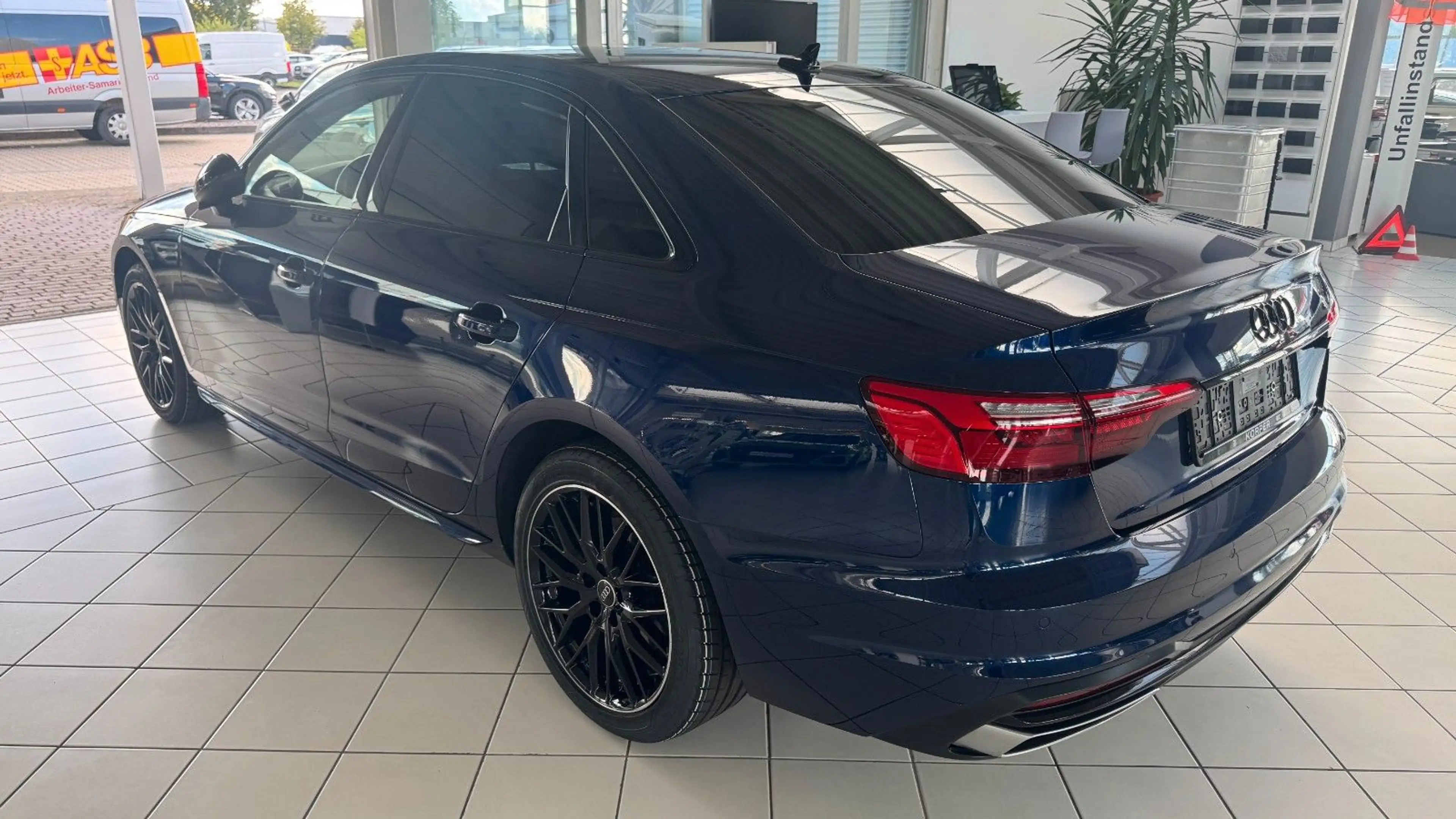 Audi A4 Lim. 35 TFSI advanced — photo 2