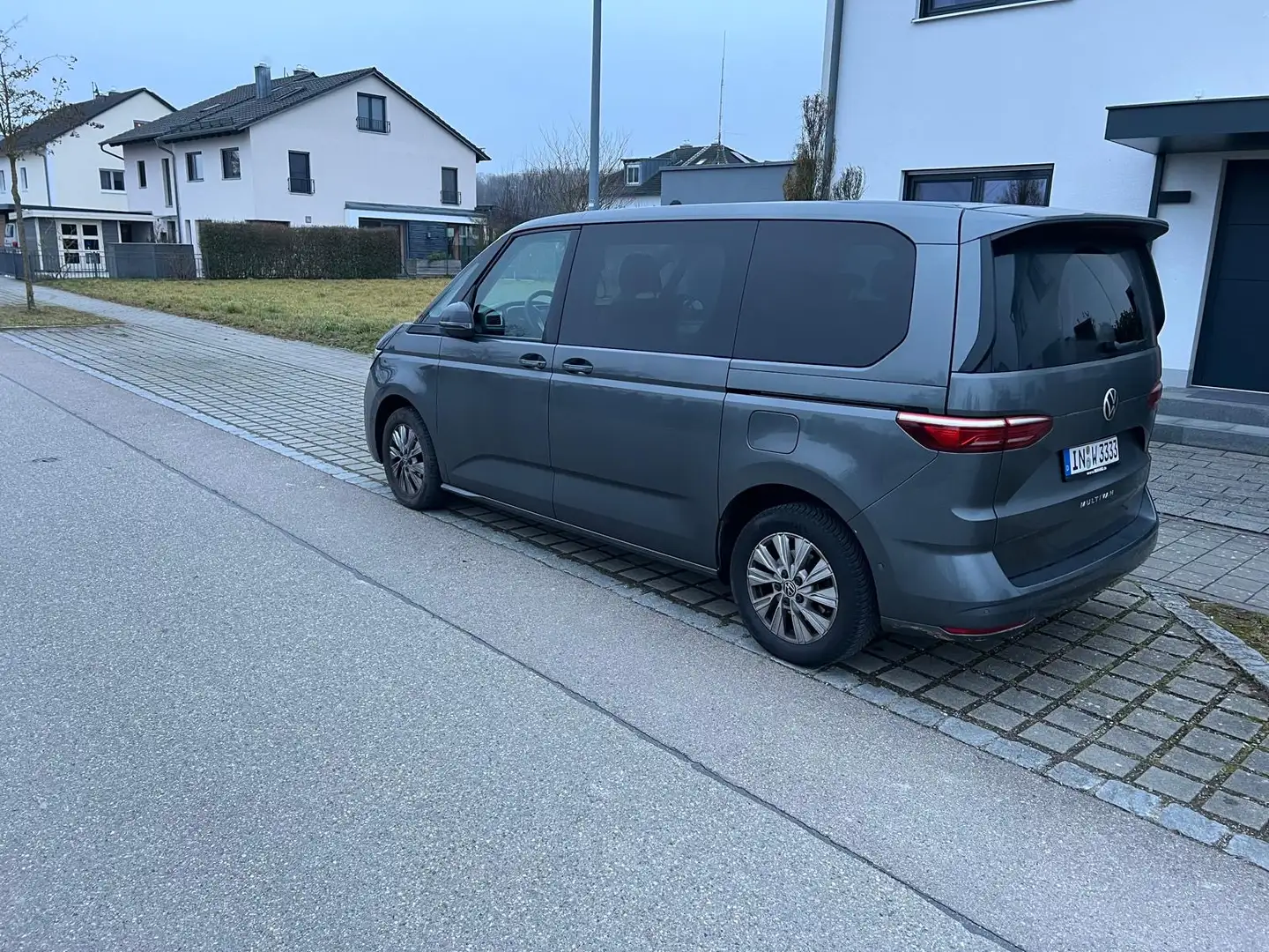 Volkswagen T7 Multivan TDI AHK Kamera ACC Grau - 2