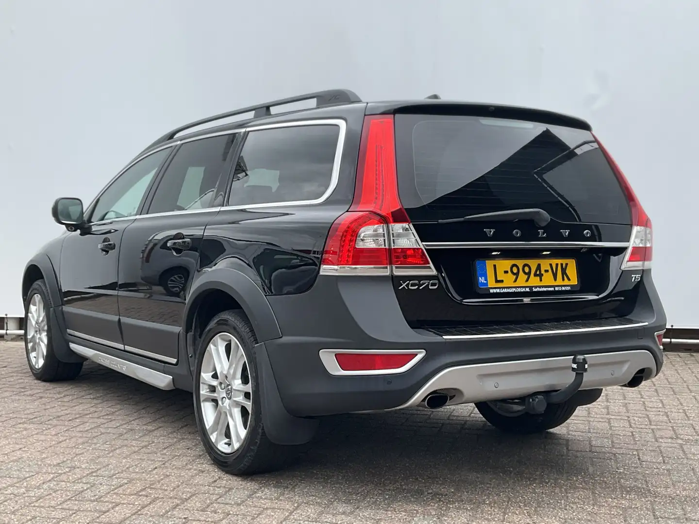 Volvo XC70 2.0 T5 Inscription Edition Automaat Pano Trekhaak Zwart - 2