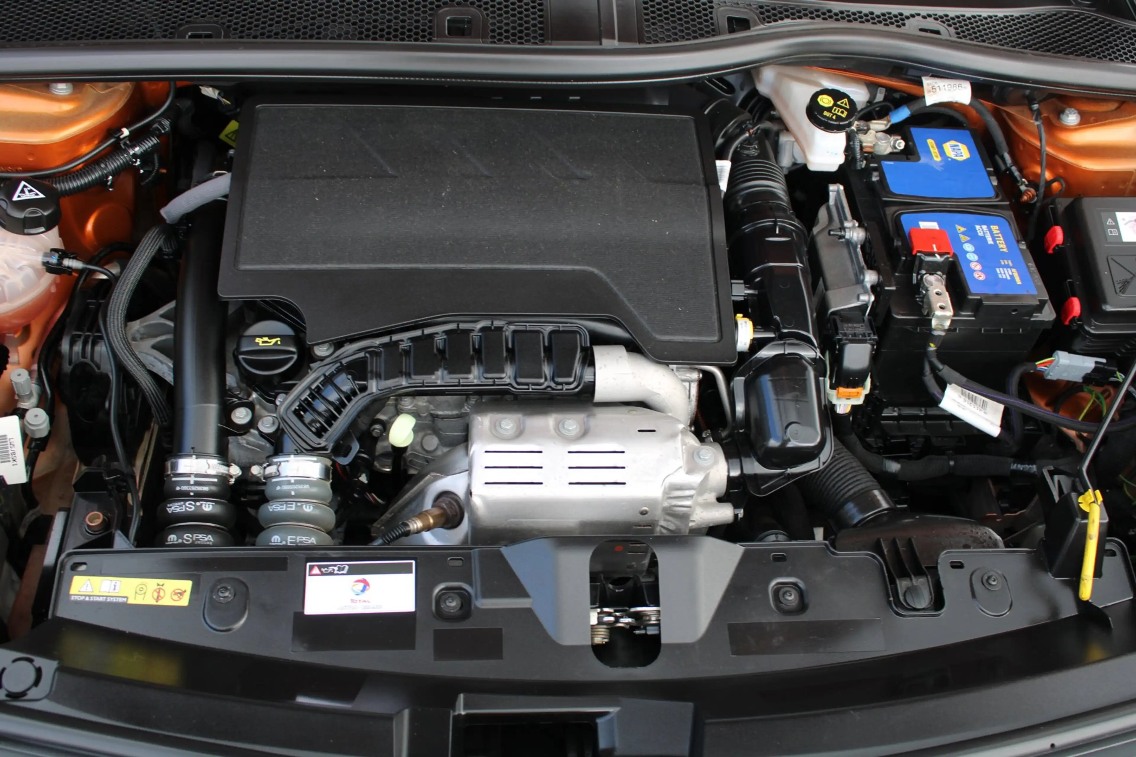 Peugeot 2008 1.2 PureTech Allure Pack Premium Plus NIEUWE BANDE — photo 16
