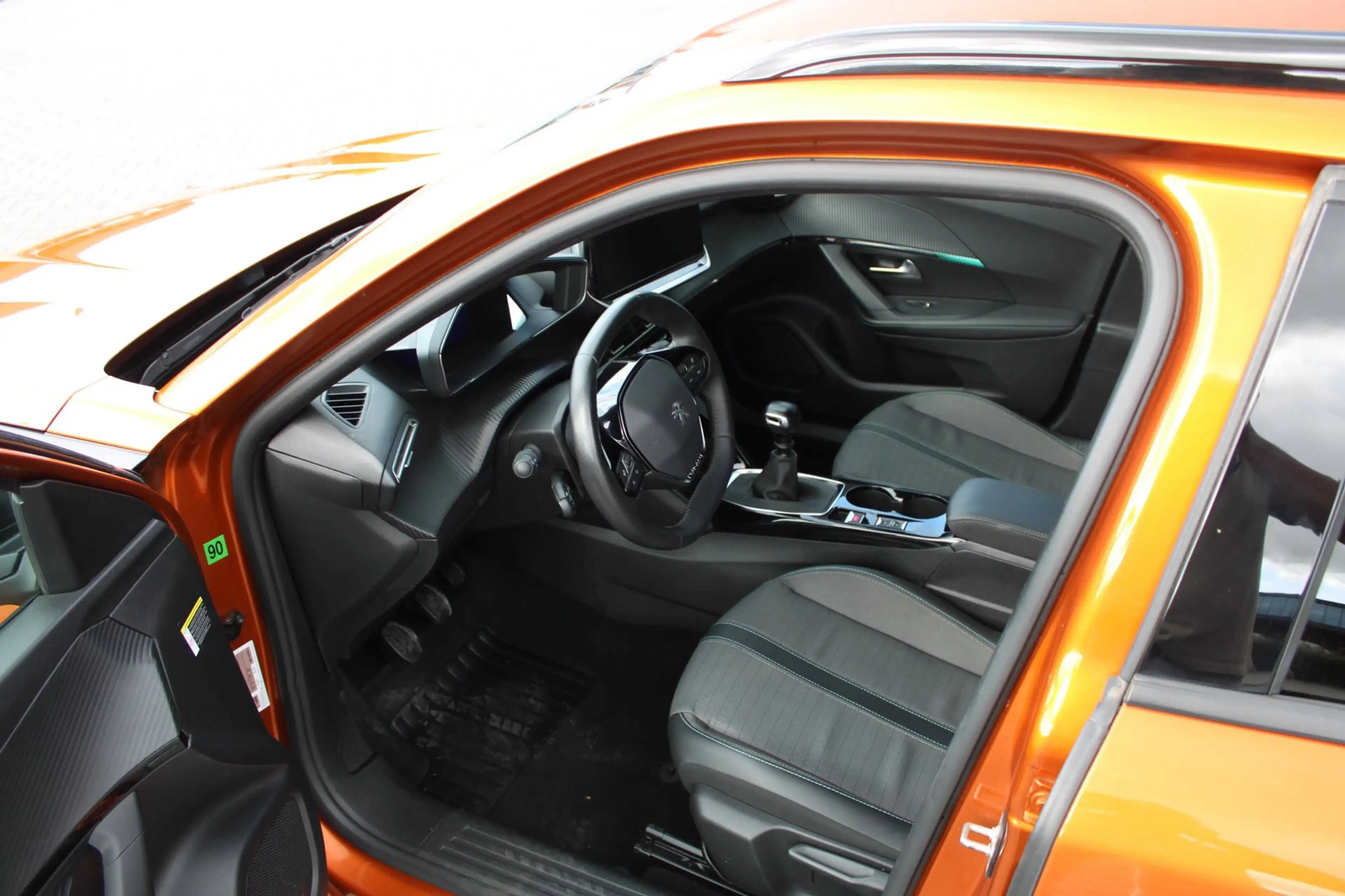 Peugeot 2008 1.2 PureTech Allure Pack Premium Plus NIEUWE BANDE — photo 9