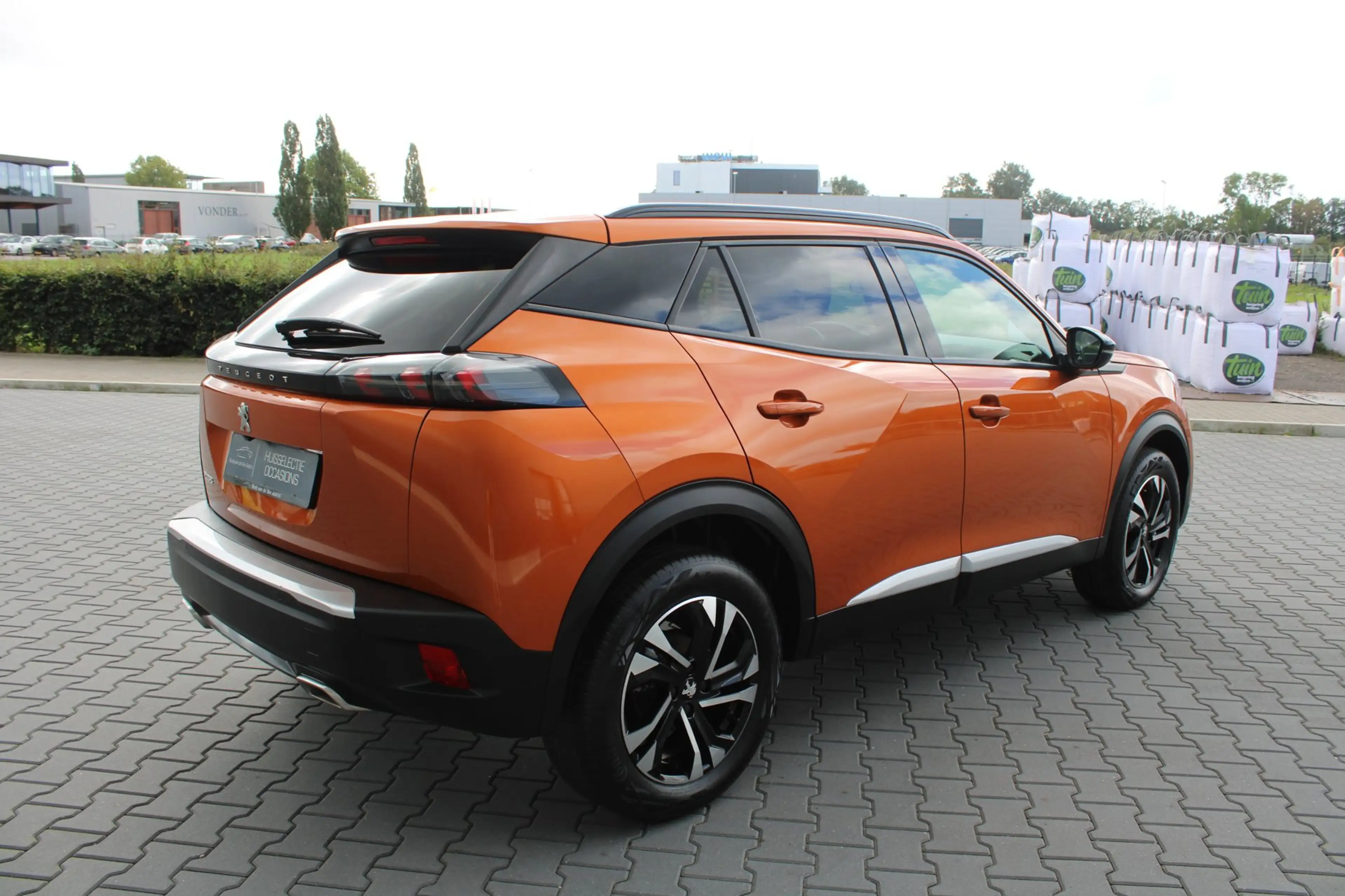 Peugeot 2008 1.2 PureTech Allure Pack Premium Plus NIEUWE BANDE — photo 5