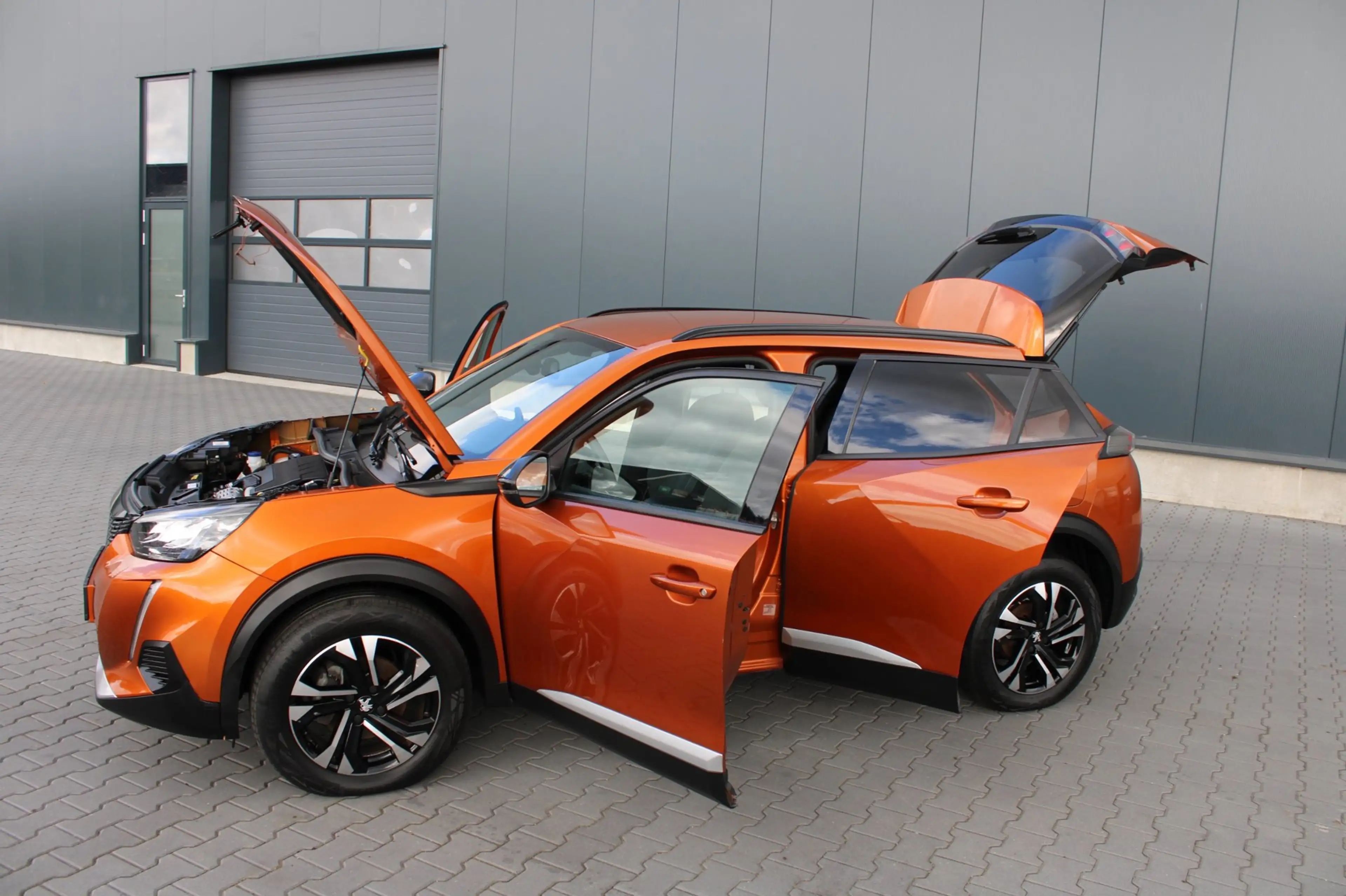 Peugeot 2008 1.2 PureTech Allure Pack Premium Plus NIEUWE BANDE — photo 17